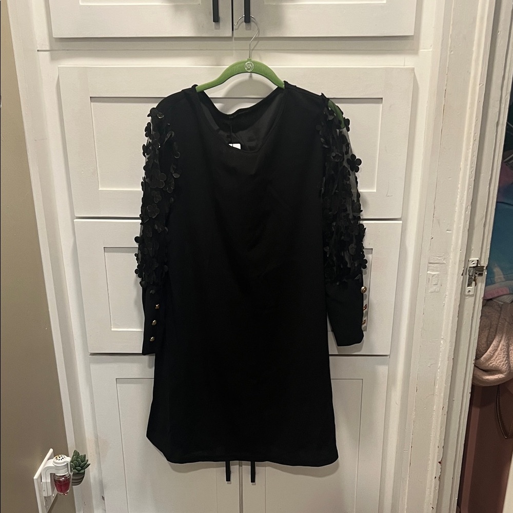 Black Floral-Appliqué Sleeve Shift Dress